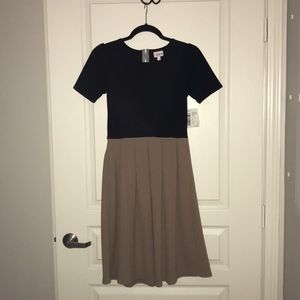 LulaRoe two toned Amelia w/ accent zipper pockets!